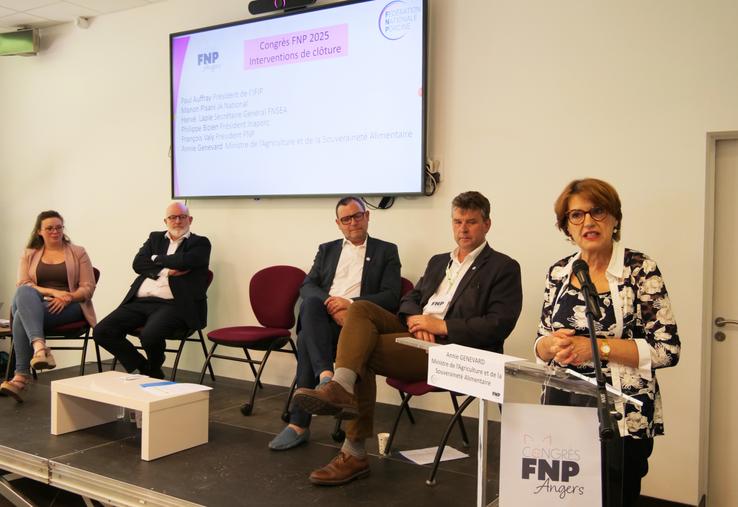De gauche à droite : Manon Pisani (JA Nat), Philippe Bizien (Inaporc), François Valy (FNP), Hervé Lapie (FNSEA) et Annie Gevenard. 