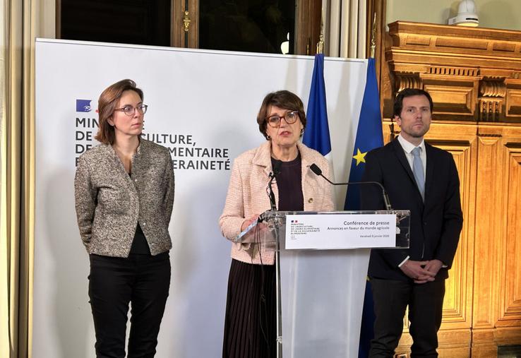 La ministre de l'Agriculture Annie Genevard, entourée de la ministre des Comptes publics Amélie de Montchalin et du ministre délégué à la Transition écologique Mathieu Lefèvre.
