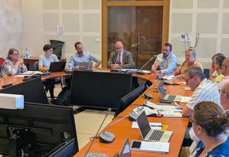 Autour du préfet François Pesneau et du directeur de la DDT, étaient réunis les responsables de la Chambre d'agriculture, de la MSA et les organisations syndicales du département.
